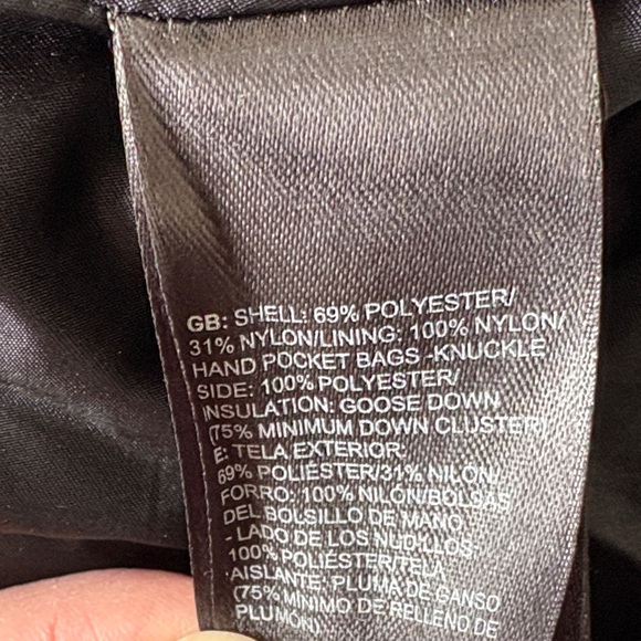 The North Face Women's Black Puffer Jacket - Picture 6 of 11